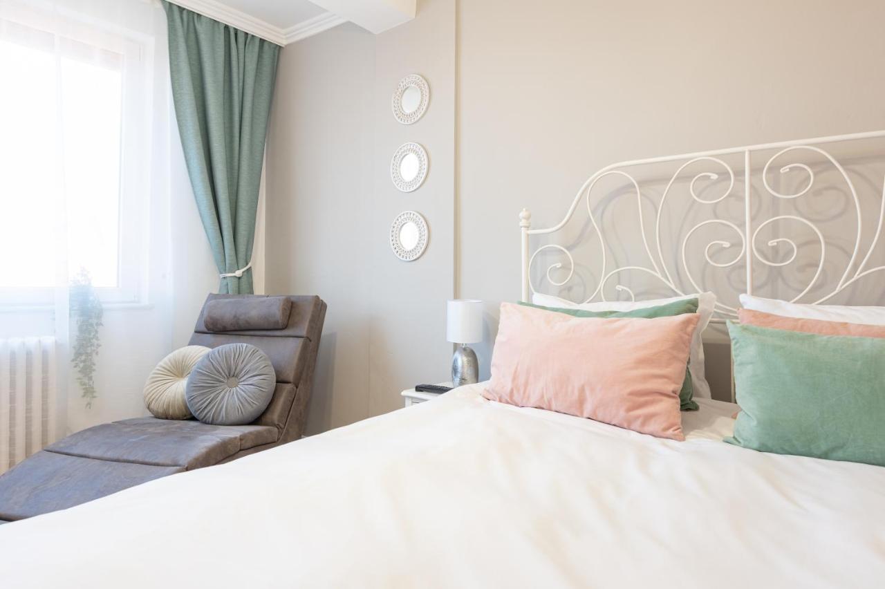 Haga Flat Apartment Oradea Ngoại thất bức ảnh